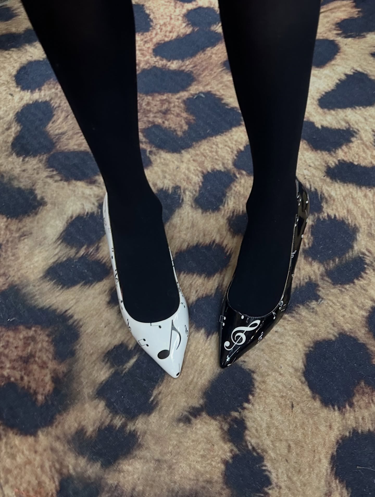Music note heels detail